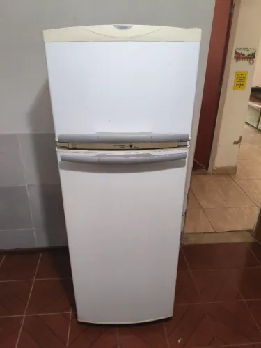 Exelente Geladeira Brastemp, Fostfree 324 litros.