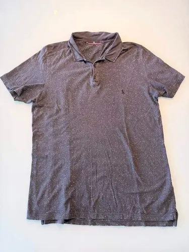 Camisa polo Reserva preta com detalhes brancos