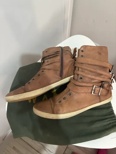 Tênis/Bota Cano Médio Feminina em Couro Marrom - Estilo Casual
