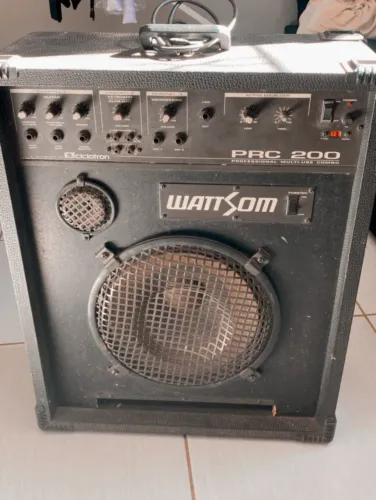 caixa de som amplificada com entrada para instrumentos e microfones