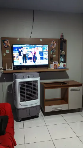 Montador de móveis e suporte para TV