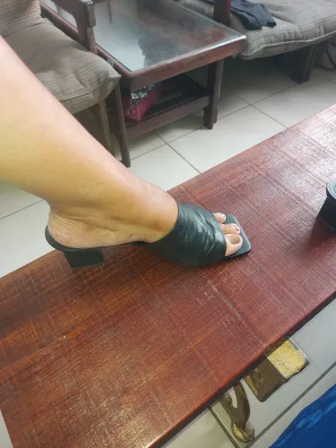 Sandália Santa Lolla Semi nova. Posso postar vídeo