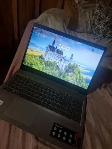 Vendo notebook Lenovo semi novo