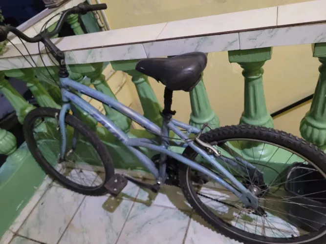 Bicicleta Caloi com marcha, aro 21