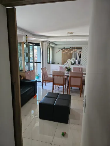 Apartamento á venda localizado em São Paulo com armários planejados e condomínio completo.