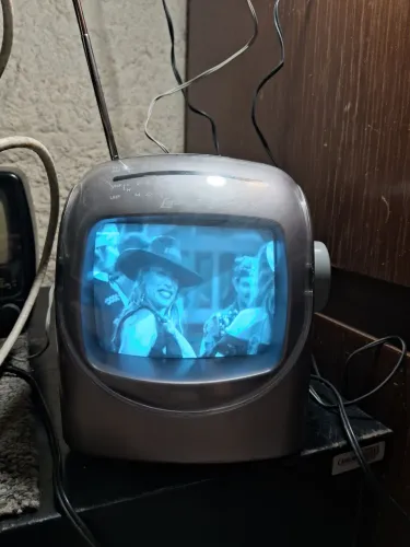 TV/rádio portátil Lenoxx Sound - Vintage - FUNCIONANDO