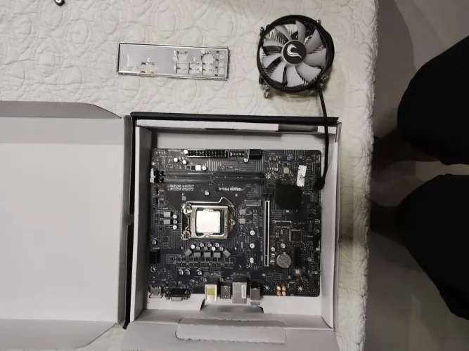 I5 10400f + PLACA MÃE B560M PRO-E + COLLER + 2 ventoinhas