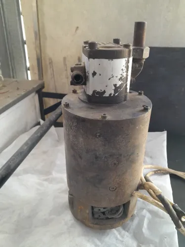 O motor elétrico mais bomba hidráulica