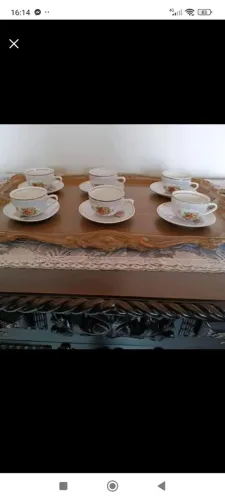 JOGO DE XÍCARAS ANTIGAS EM PORCELANA 