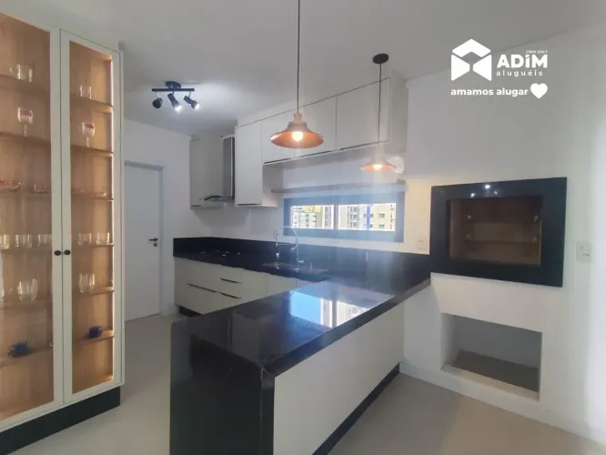 Aluguel anual: Apartamento mobiliado de 1 suíte + 2 demi suítes a 200 metros da praia em B