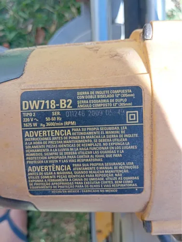 serra de esquadria telescópica DEWALT DW718