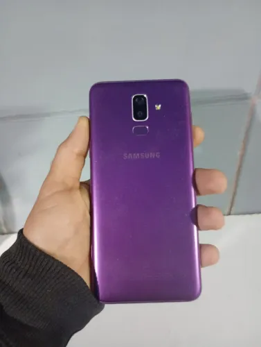 Celular J8  