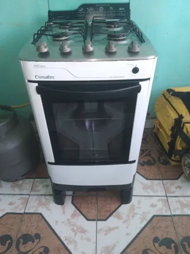 Vendo Fogão Esmaltec 4 Bocas e Forno em perfeitas condições