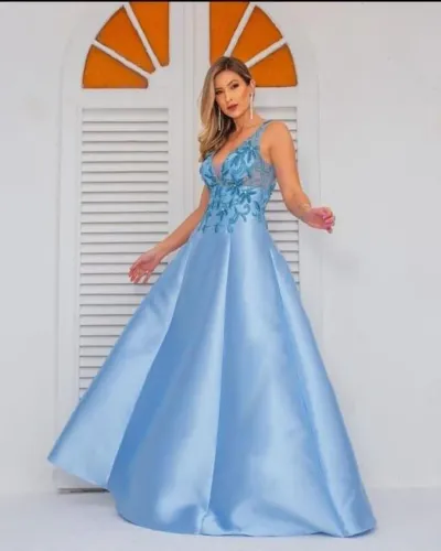 Vestido longo azul serenity semi bordado à mão. madrinhas; formandas; mães