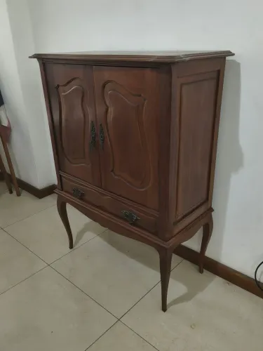 Conjunto de jantar clássico em estilo Provençal