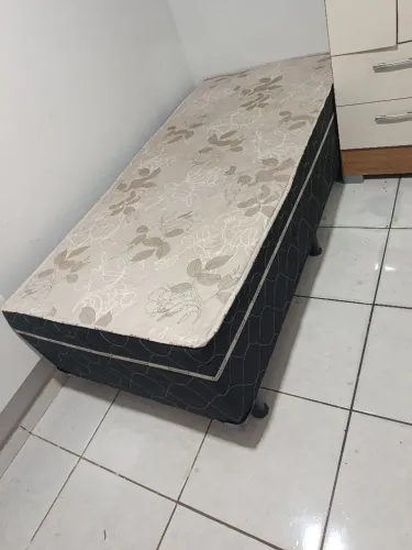 Vendo cama box solteiro