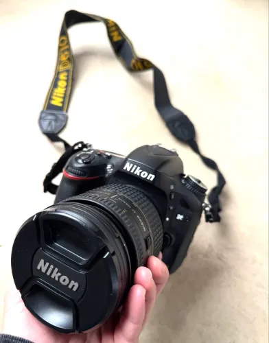Máquina fotográfica NIKON