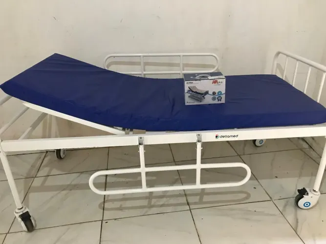 Cama hospitalar ( com colchão )