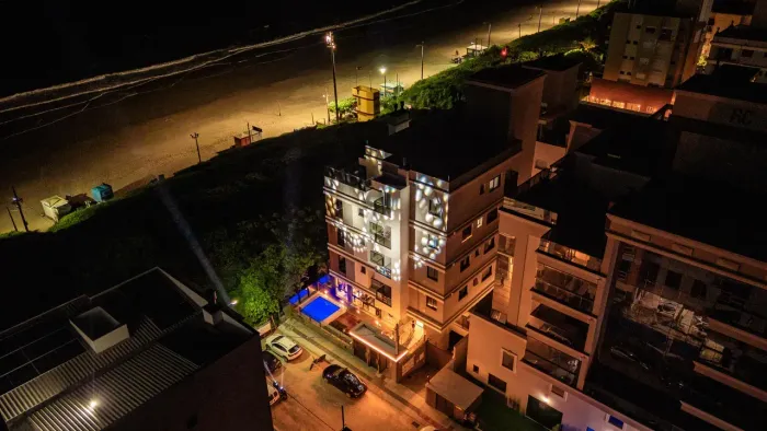 FRENTE MAR | GARDEN MOBILIADO COM 2 SUITES | PRAIA GRANDE - SC