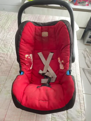 Carrinho de bebê e bebê conforto semi novo 