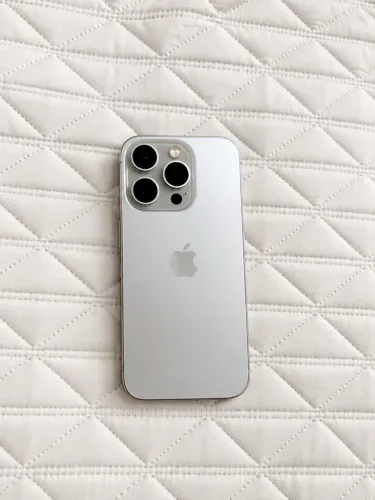 iPhone 15 Pro 128GB Titânio Branco | Original | 87% Bateria | Caixa + USB-C