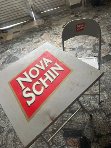 Vendo 2 mesas e 2 cadeiras de bar de ferro Nova Schin