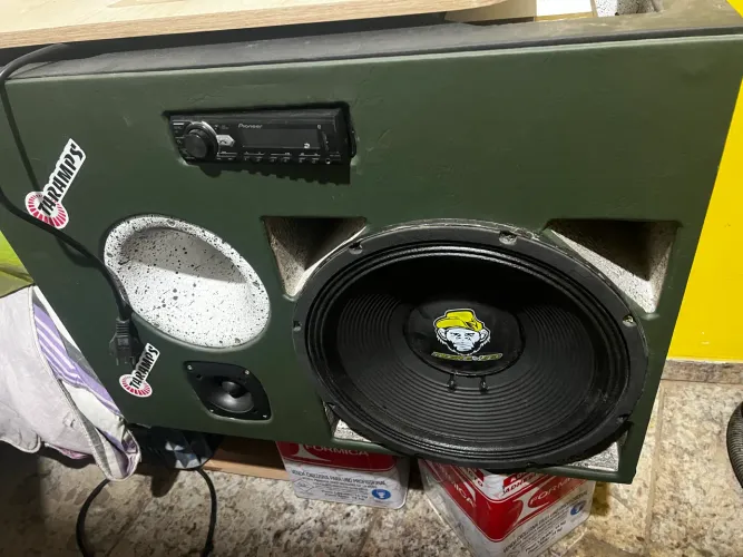 Vendo caixa trio nova