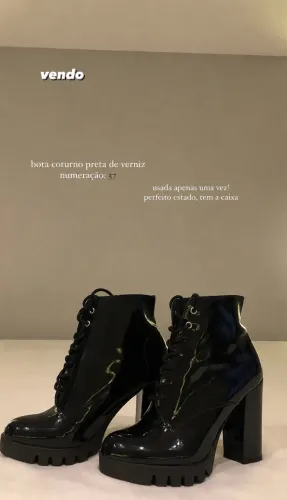 Bota coturno de verniz preta