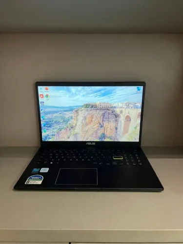 Notebook Asus - Celeron n4500 - 4Gb Ram DDR4 - 128Gb de SSD NVM