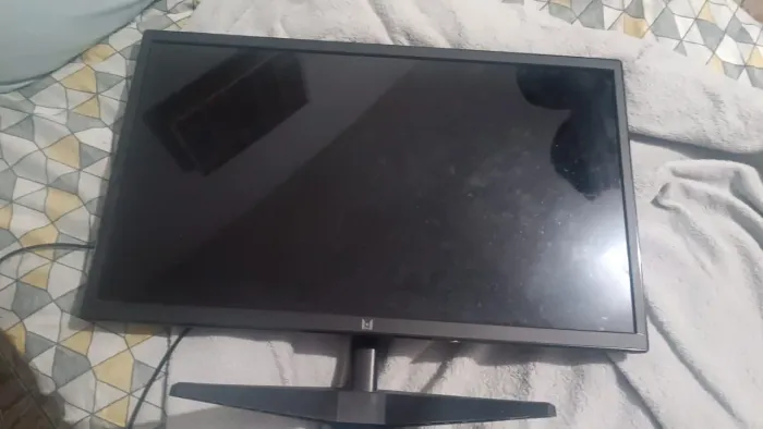 Monitor de computador 32 polegadas com defeito