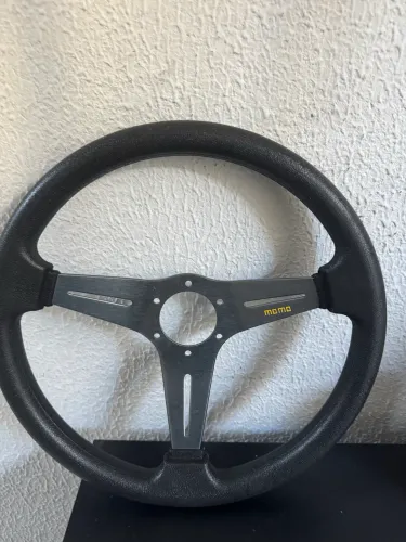 Volante esportivo momo