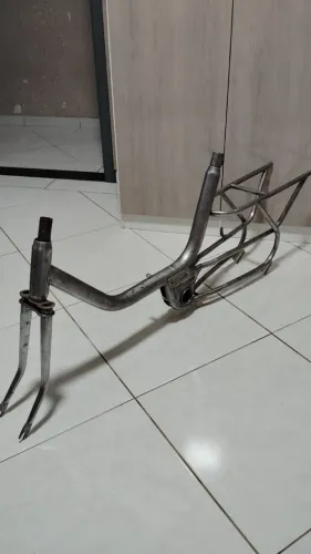 Reforma e pintura de bicicletas