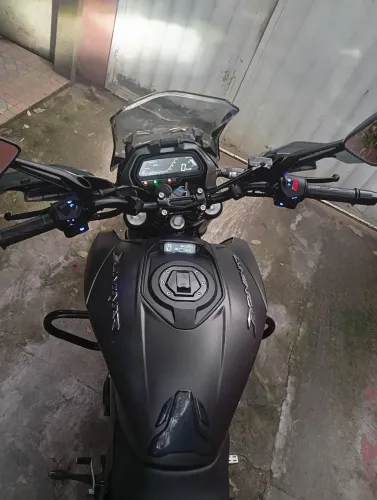 Dominar 400 cc preta morcegona