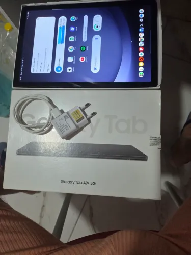 Galaxy Tab A9+ 5G 11" usado único dono