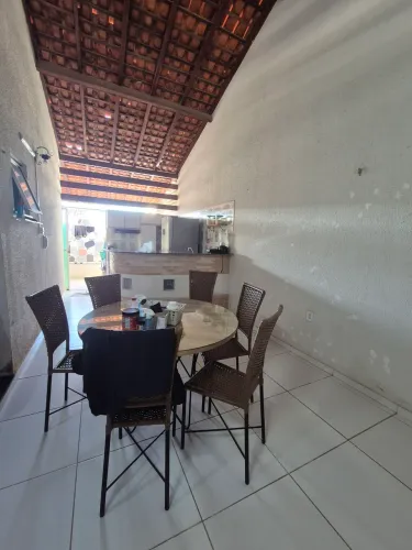 Alugo Casa em Condomínio