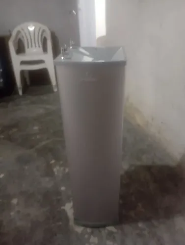 Bebedouro De Pressao Com Purificador Agua Gelada Cor Cinza