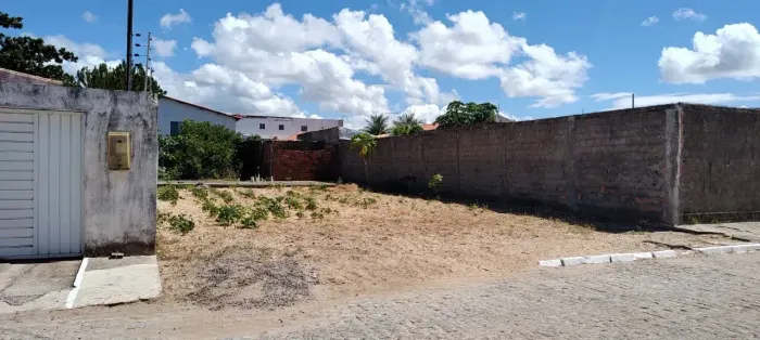 Terreno frente leste na Aruana ao lado do Shopping Praia Sul e do Petrox