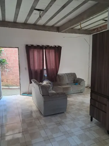 Alugo casa no bairro Planeta em Cariacica