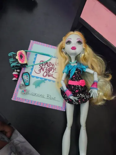 Boneca monster high lagoona 