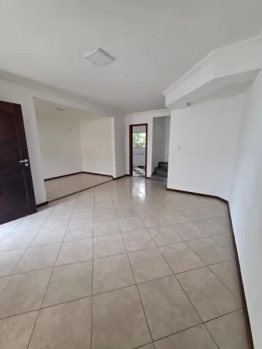 Alugo Casa 3 Quartos em Condomínio Garden Ville