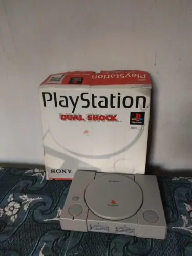 PLAYSTATION 1 FAT SCPH-7000 NOVO NA CAIXA