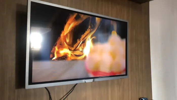 Vendo tv 32 polegadas em bom estado aceito proposta 