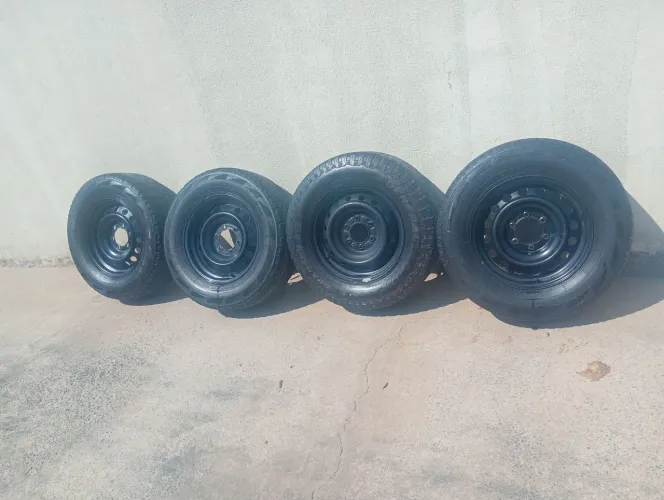 Jogo rodas aro 17 com pneus usados