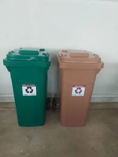 Lixeira 120 litros com rodas
