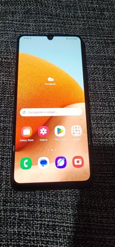 Aparelho celular samsung A32 usado.