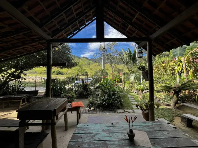 Charmoso Café no Sana com Vista Linda, Córrego nos Fundos e Potencial Residencial ou Comer