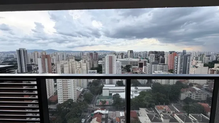 Imóvel para aluguel e venda possui 25 metros quadrados com 1 quarto em Vila Pompéia - São