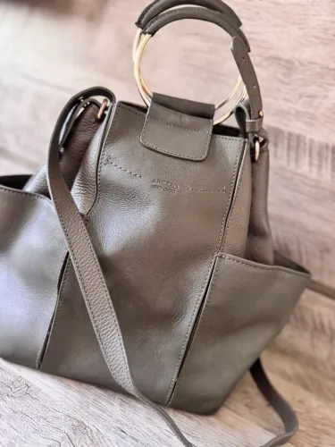 Bolsa Arezzo menor valor!!! Couro legítimo!