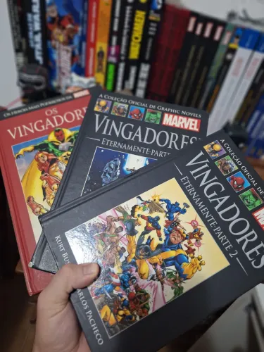 Combo Hqs Vingadores Eternamente