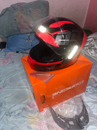 Capacete (estilo full-face) origine.